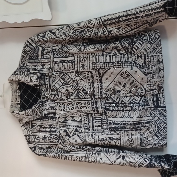 Reversible Jacket - 2 in one! Sz M. Black with quilt stitching, and blk and wht - Picture 4 of 7